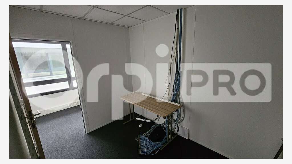 Bureau lumineux 117m² R+1 à louer à Canéjan