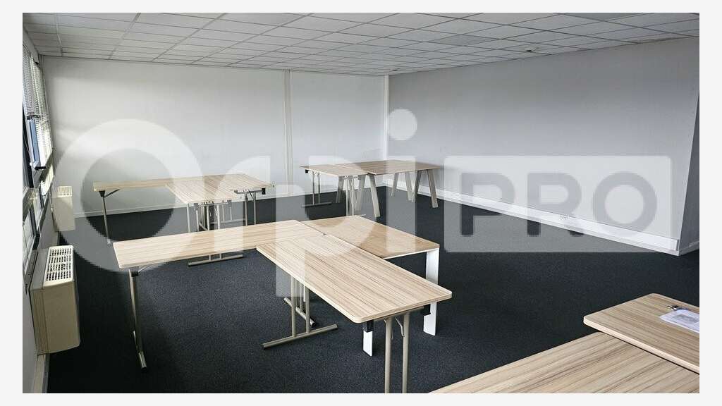 Bureau lumineux 117m² R+1 à louer à Canéjan