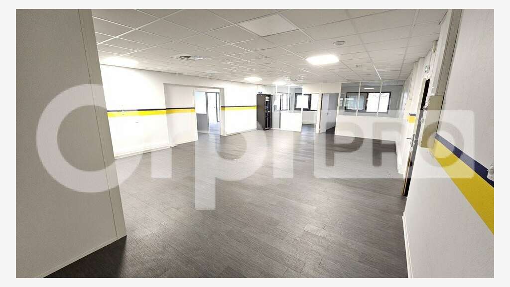 Bureaux 513m² RDC à louer à Canéjan