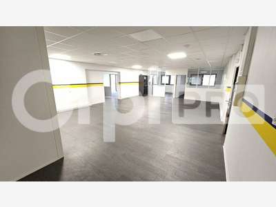Bureaux 513m² RDC à louer à Canéjan