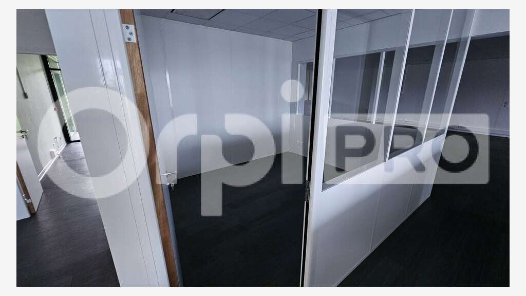 Bureaux 513m² RDC à louer à Canéjan