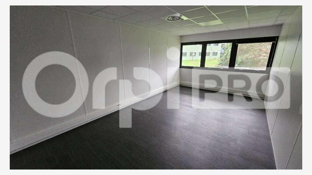 Bureaux 513m² RDC à louer à Canéjan