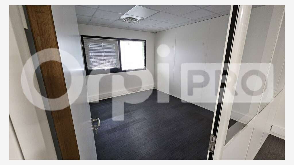 Bureaux 513m² RDC à louer à Canéjan