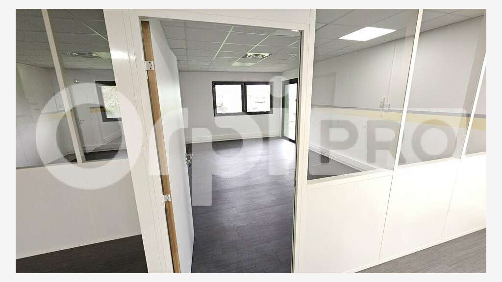 Bureaux 513m² RDC à louer à Canéjan
