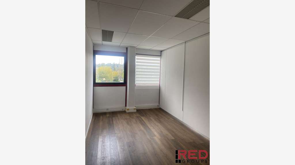A louer plateau de bureaux 241m² Canet de Meyreuil