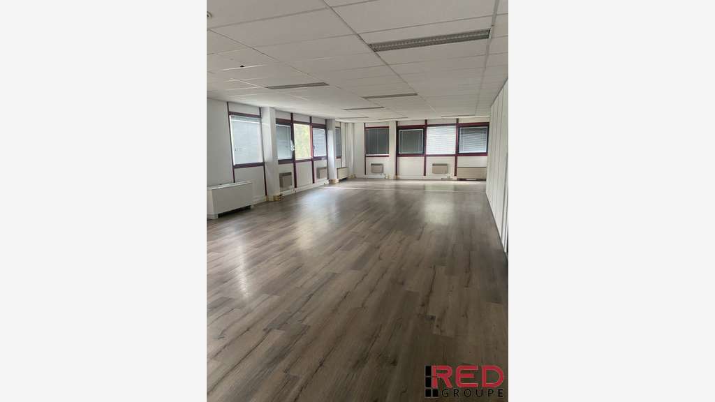 A louer plateau de bureaux 241m² Canet de Meyreuil