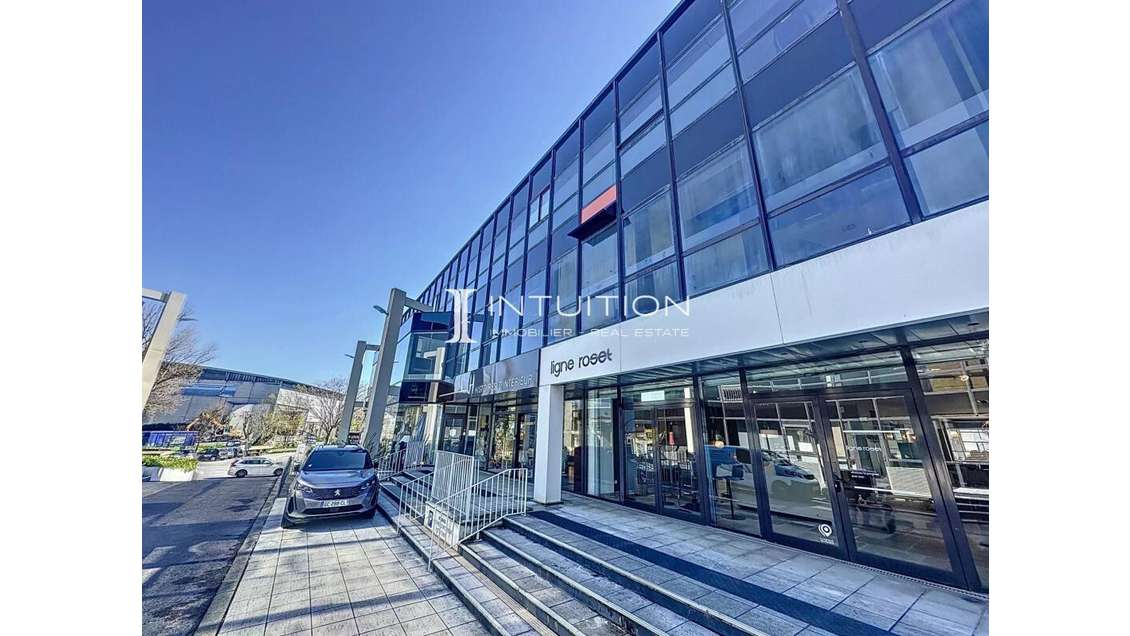 A louer bureaux 350m² R+1 Cannes ZI Les Tourrades