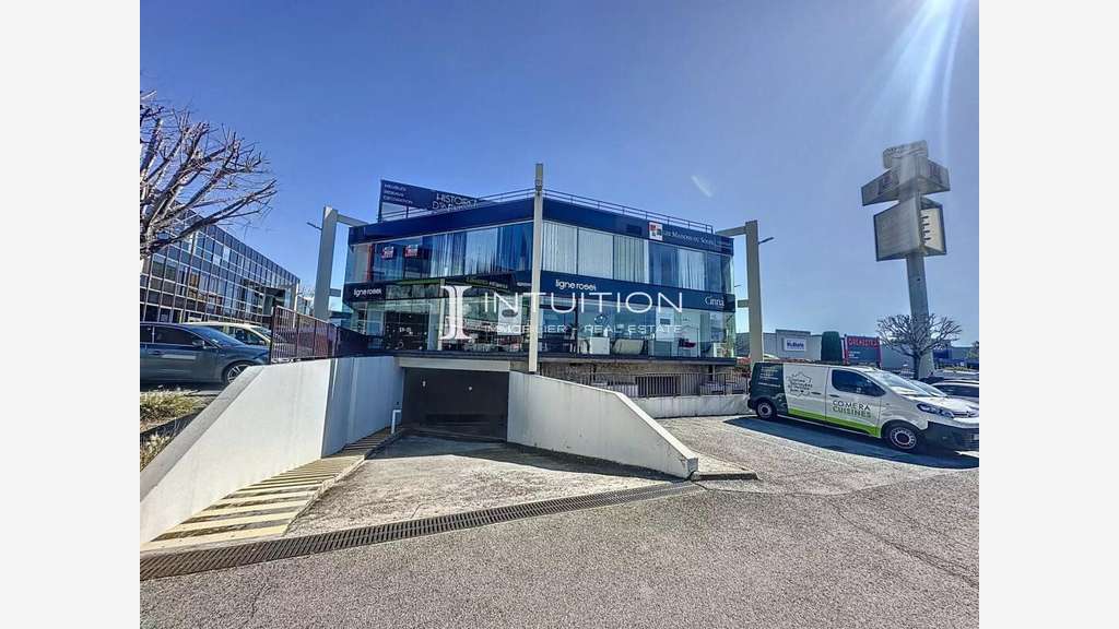 A louer bureaux 350m² R+1 Cannes ZI Les Tourrades