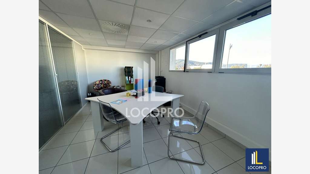 A louer bureaux de 346m² à Cannes la Bocca