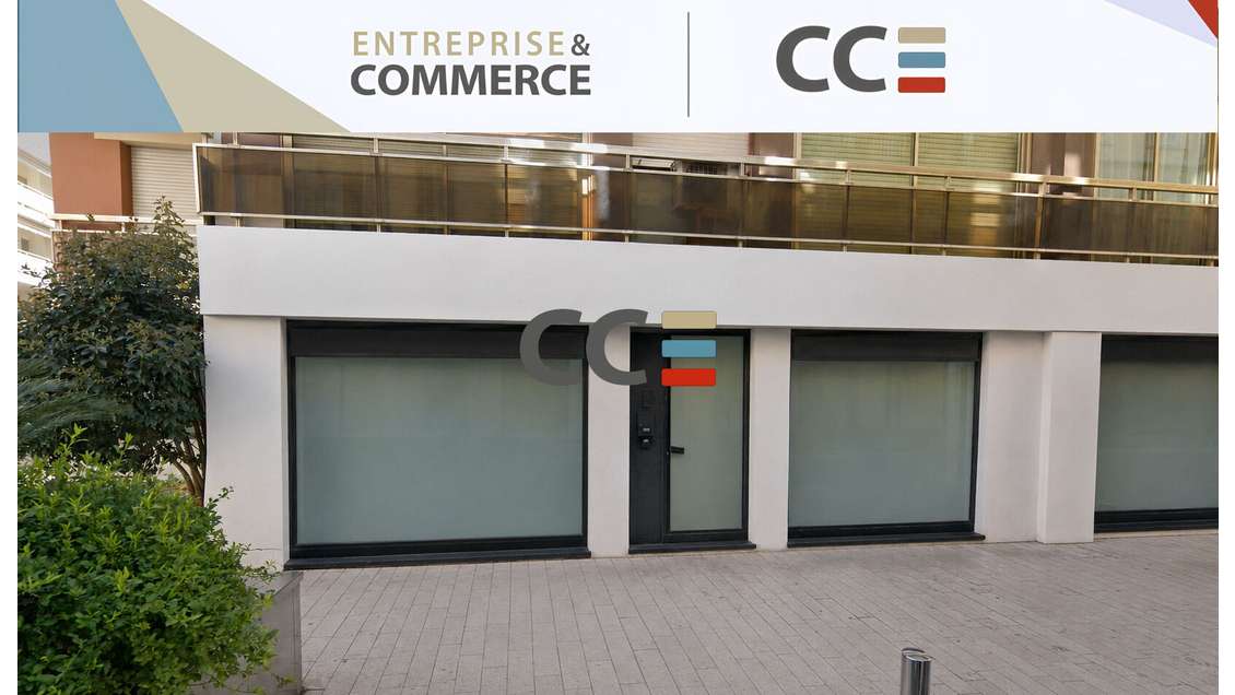 A louer local commercial 84m² à Cannes Banane