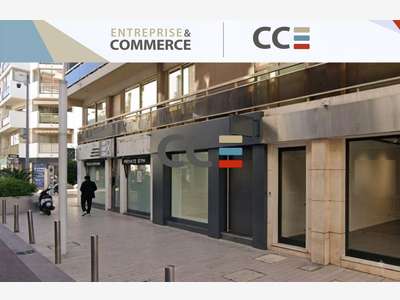 A louer local commercial 84m² à Cannes Banane