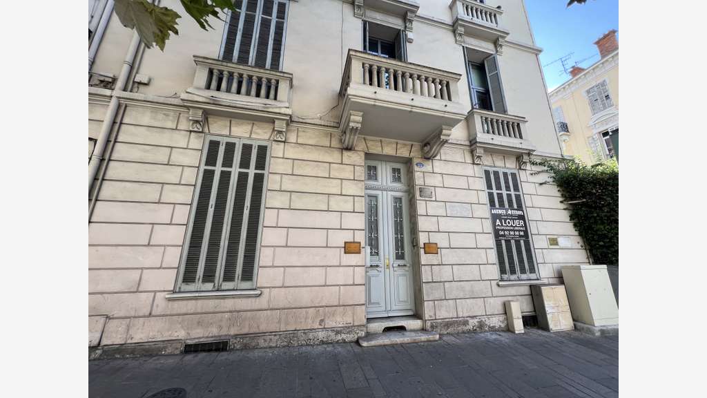 Local pour profession liberale Cannes bd Carnot
