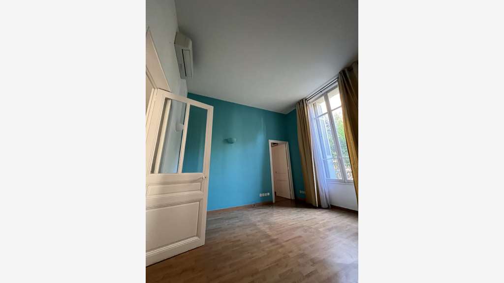 Local pour profession liberale Cannes bd Carnot