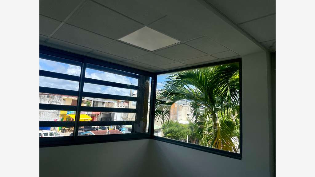 A louer bureaux 158m² R+1 à Capesterre Belle Eau
