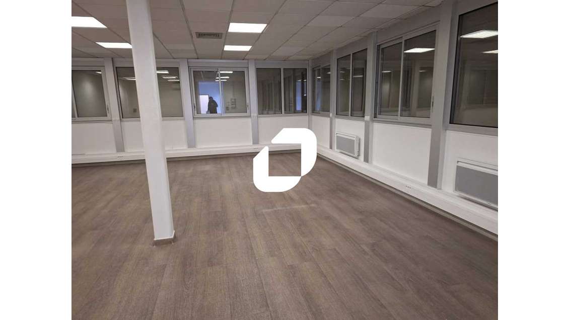 A louer Bureaux 107m² Carbon blanc