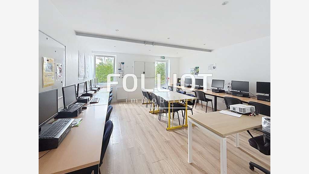 A louer bureaux de 150m² à Carentan Les Marais 