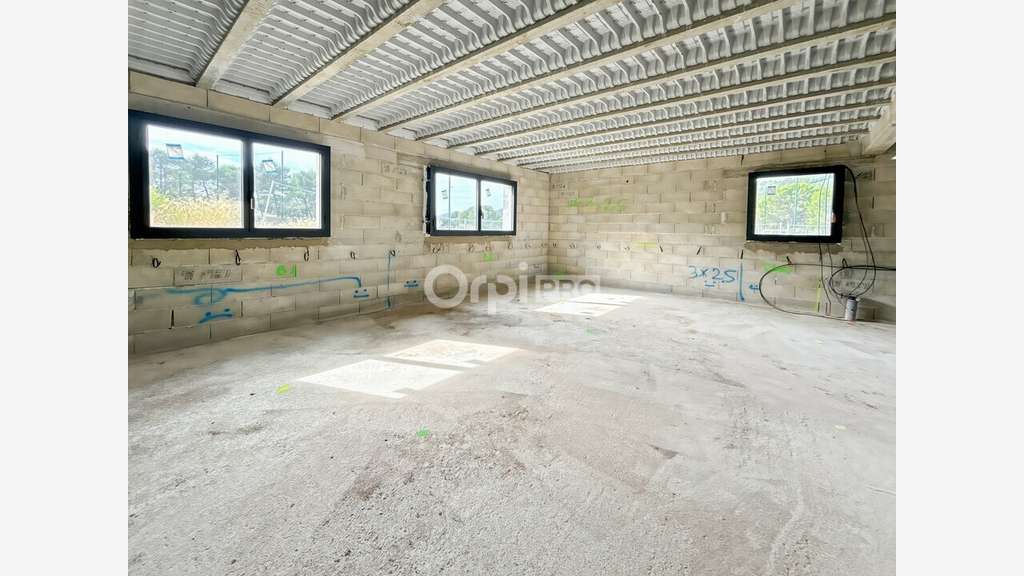 Bureaux neuf à louer de 65m² à Carnoules