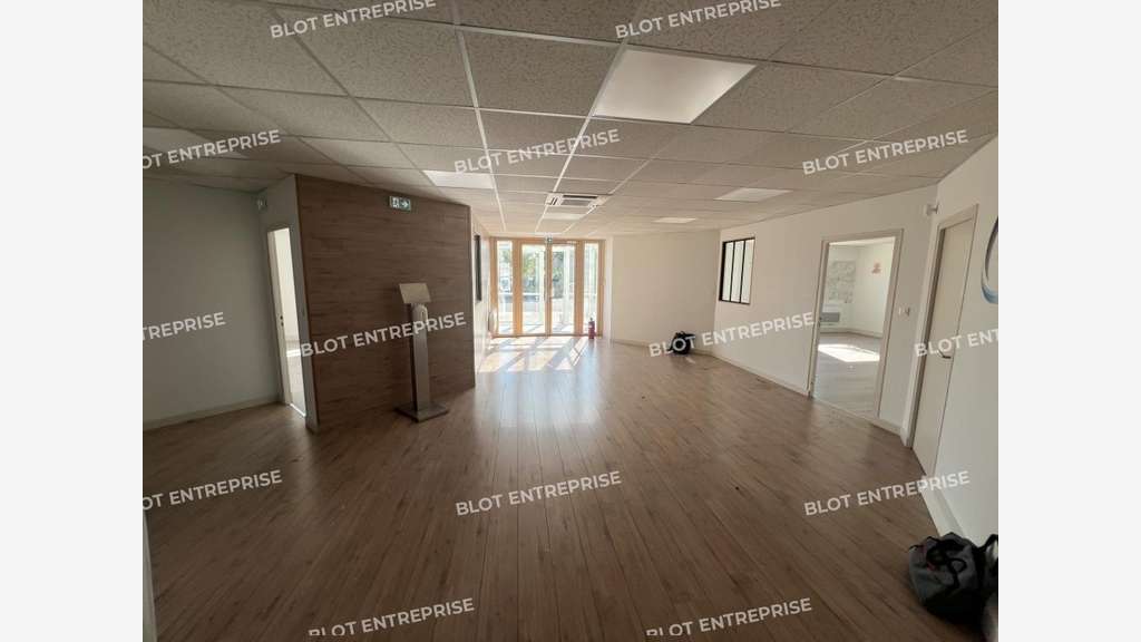 A louer bureaux 735m² à Carquefou la Belle Étoile
