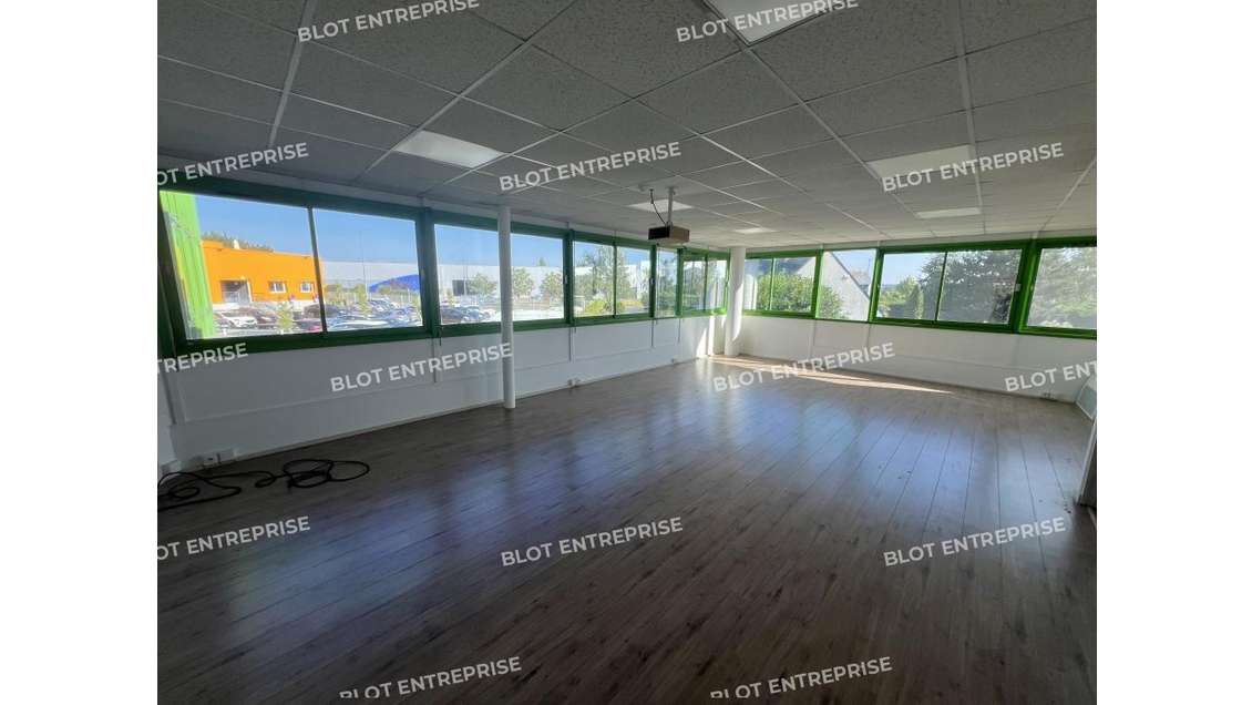 A louer bureaux 735m² à Carquefou la Belle Étoile