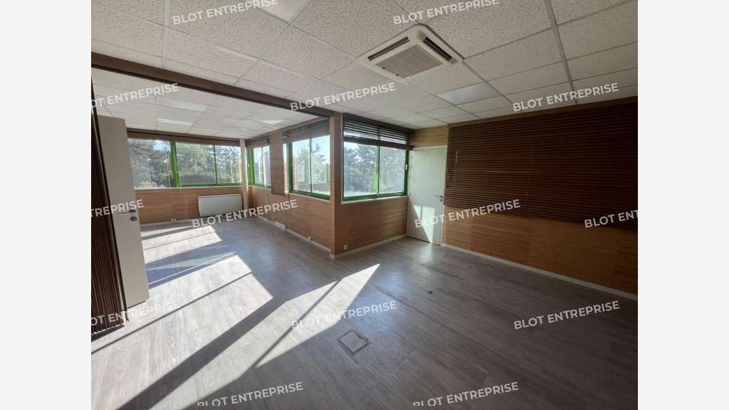 A louer bureaux 735m² à Carquefou la Belle Étoile