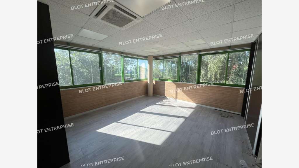 A louer bureaux 735m² à Carquefou la Belle Étoile