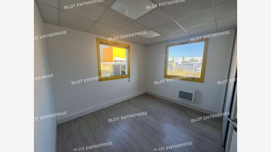 A louer bureaux 735m² à Carquefou la Belle Étoile
