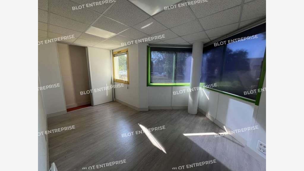 A louer bureaux 735m² à Carquefou la Belle Étoile