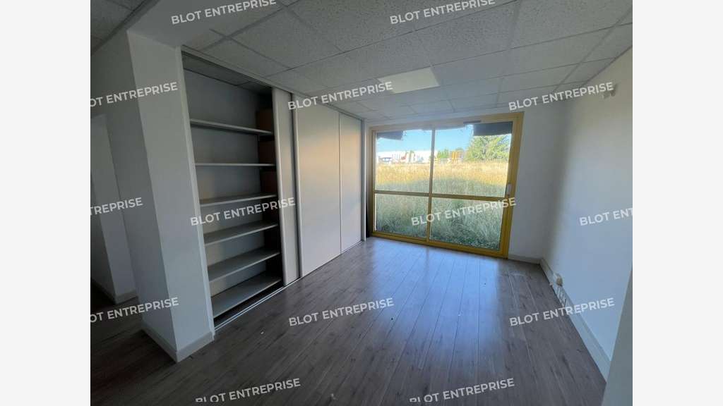 A louer bureaux 735m² à Carquefou la Belle Étoile