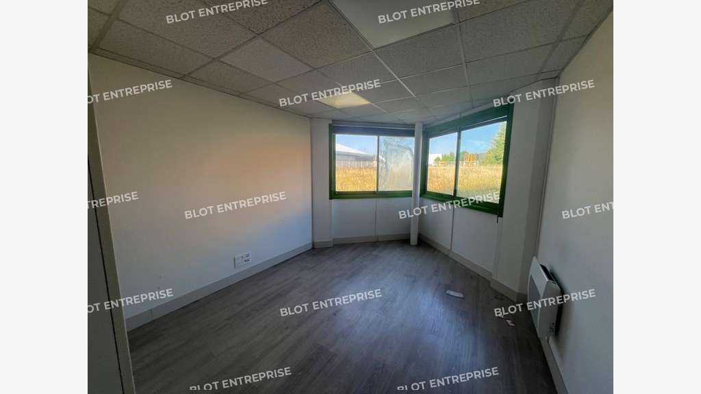 A louer bureaux 735m² à Carquefou la Belle Étoile