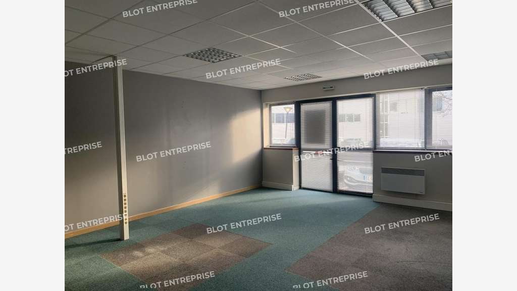 A louer bureaux 93m² à Carquefou Parc de Fleuriaye