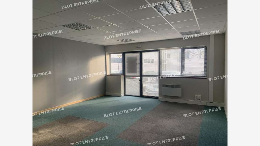 A louer bureaux 93m² à Carquefou Parc de Fleuriaye