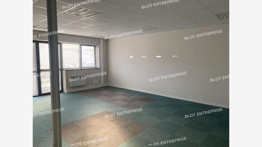 A louer bureaux 93m² à Carquefou Parc de Fleuriaye