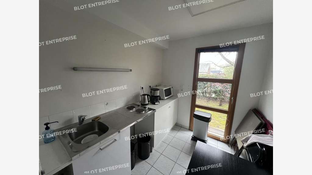 A louer bureaux de 251m² à Carquefou face golf