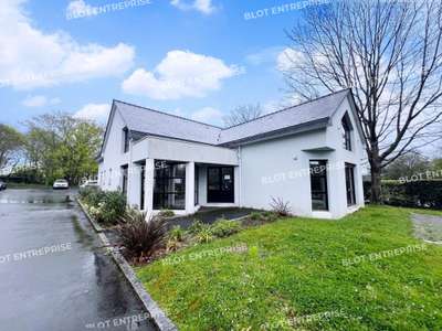 A louer bureaux de 251m² à Carquefou face golf