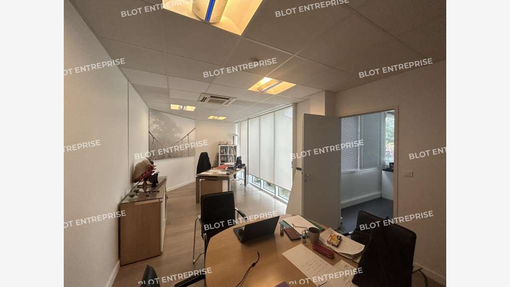 Bureaux 211m² à louer à Carquefou La Fleuriaye
