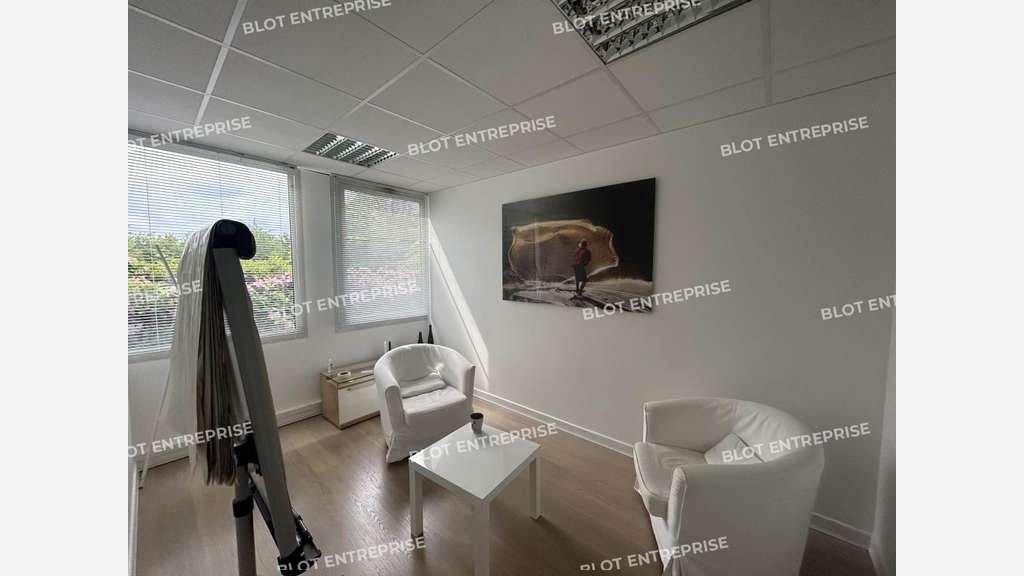 Bureaux 211m² à louer à Carquefou La Fleuriaye