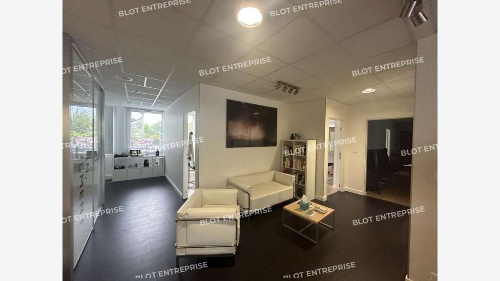 Bureaux 211m² à louer à Carquefou La Fleuriaye