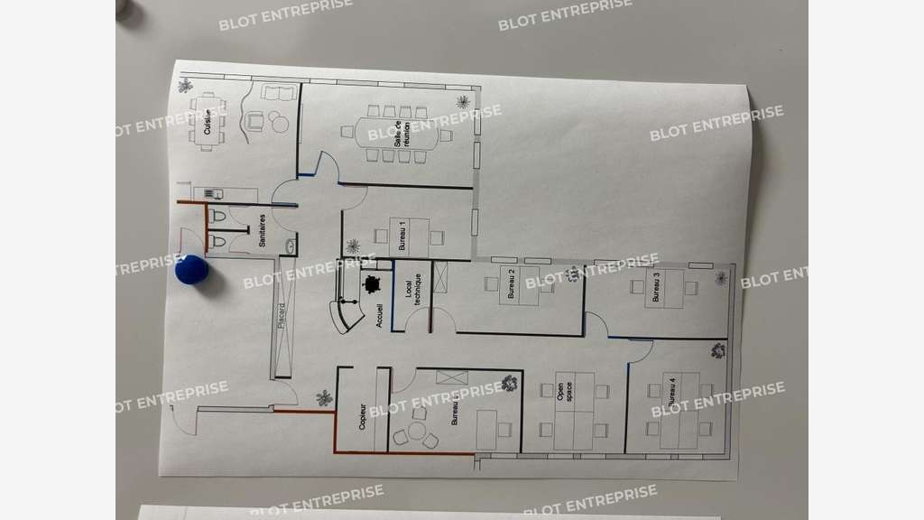 À VENDRE - À LOUER - BUREAUX - 202 M² - CARQUEFOU