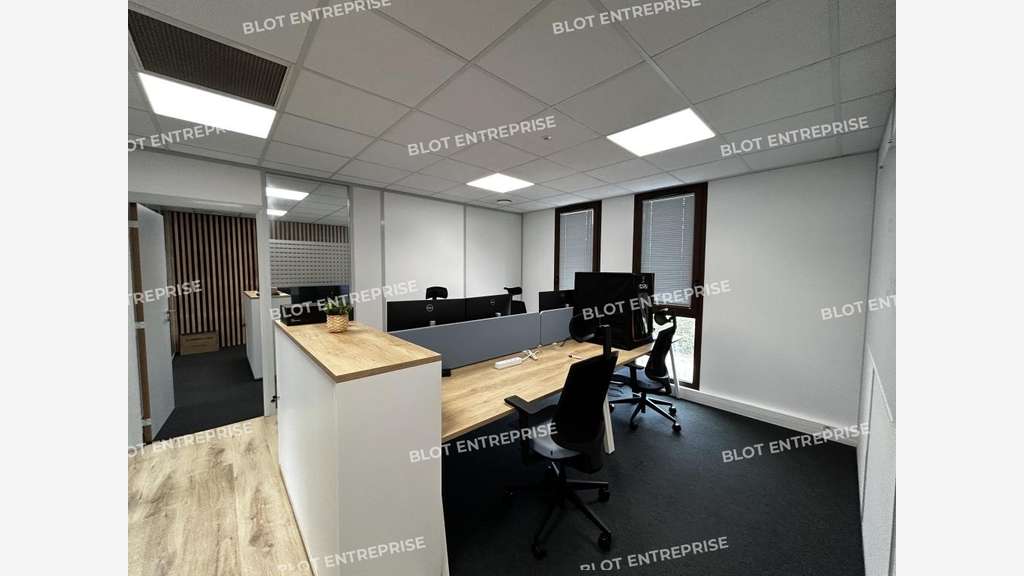 À VENDRE - À LOUER - BUREAUX - 202 M² - CARQUEFOU