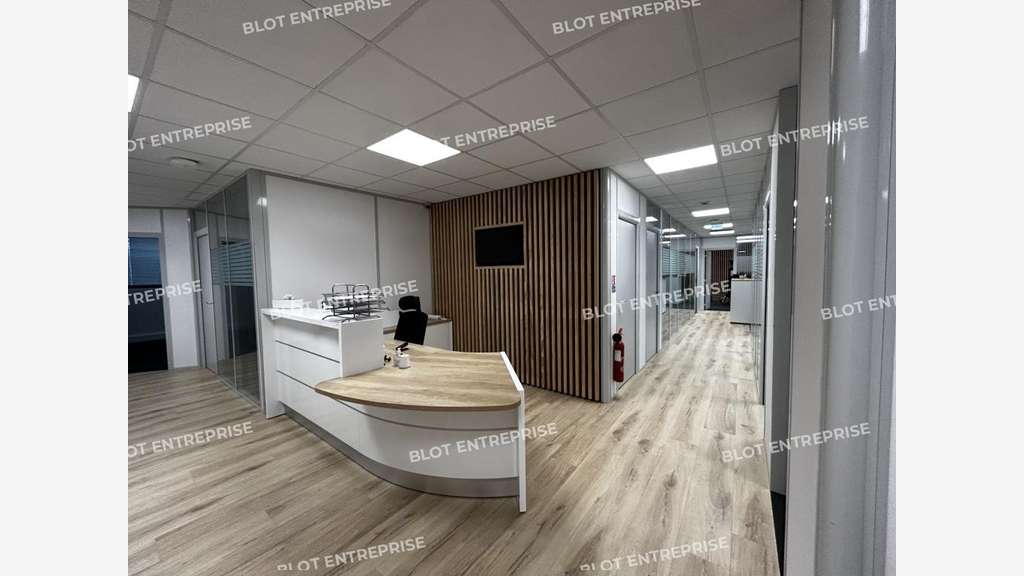 À VENDRE - À LOUER - BUREAUX - 202 M² - CARQUEFOU