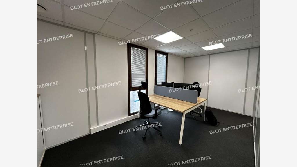 À VENDRE - À LOUER - BUREAUX - 202 M² - CARQUEFOU