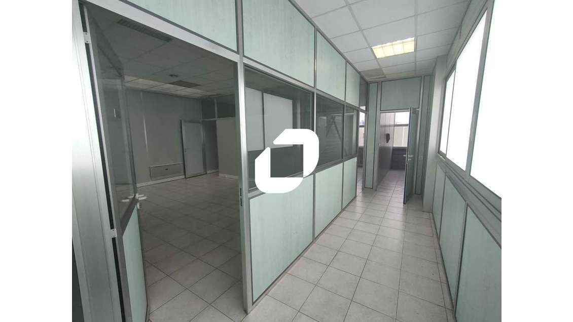 A louer Bureaux 112m² Carrieres sur seine