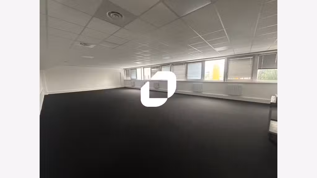 A louer Bureaux 185m² Carrieres sur seine