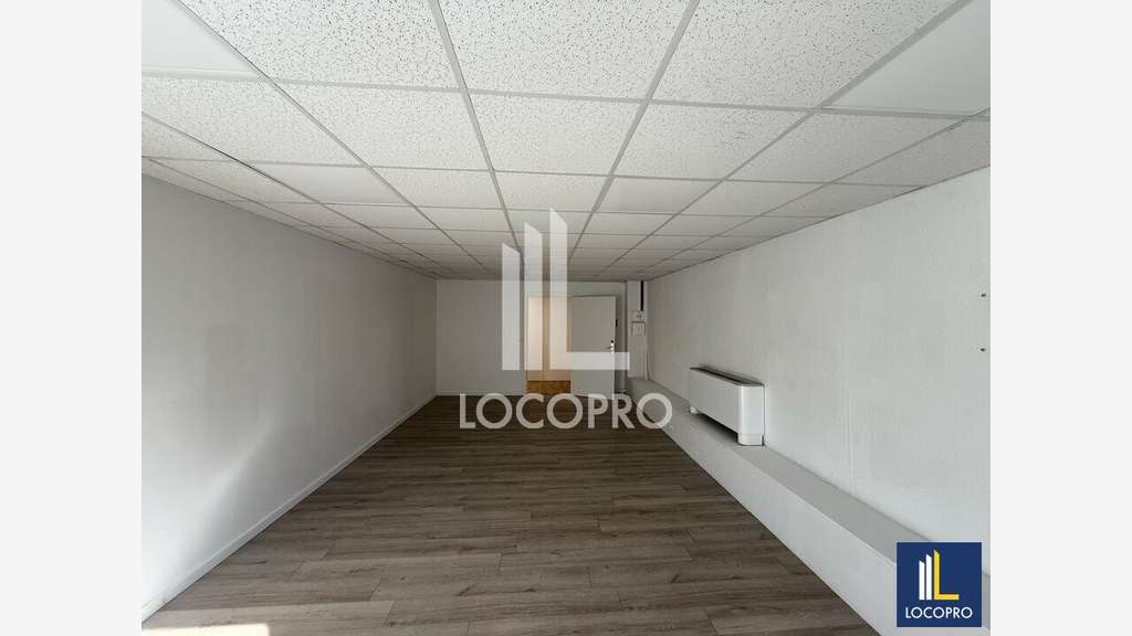 A louer bureaux 42,5m² à Carros zone dynamique