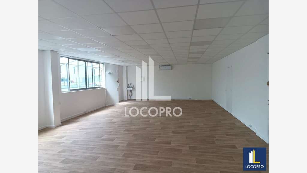 A louer bureaux rénovés de 80m² en ZI de Carros
