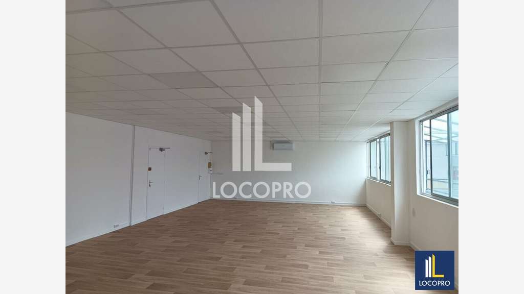 A louer bureaux rénovés de 80m² en ZI de Carros