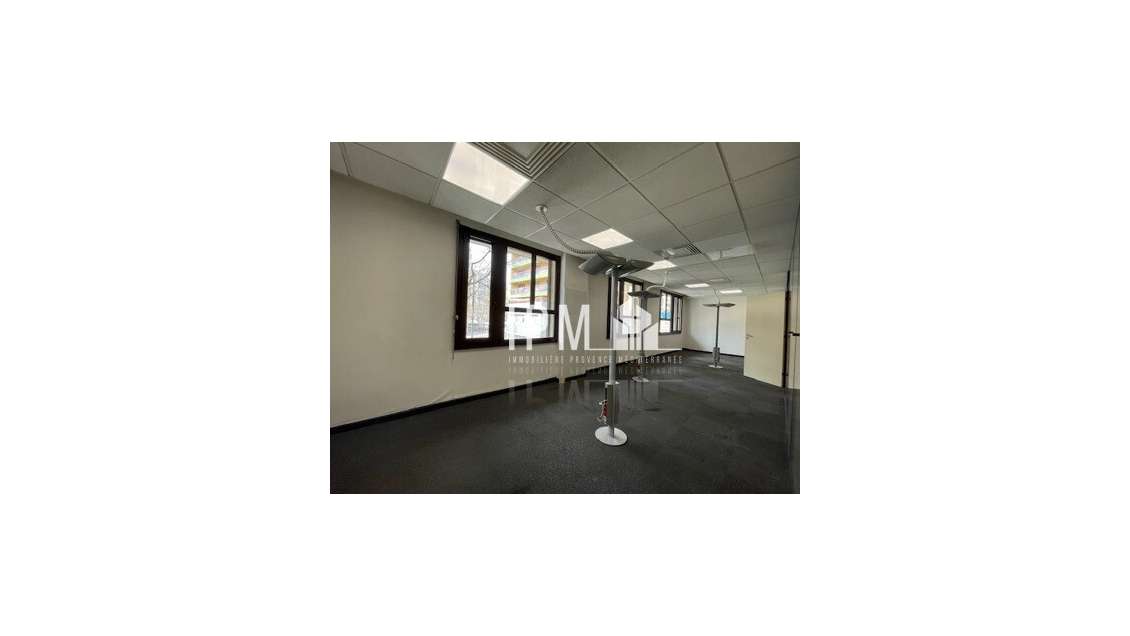 Bureaux 570m² à louer à Castellane centre 13006