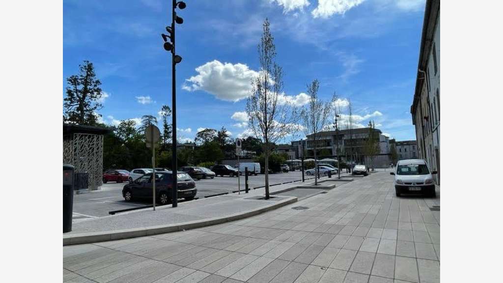 Local professionnel – 33 m² – Face au Jardin du Ma
