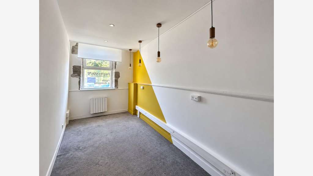 Local professionnel – 33 m² – Face au Jardin du Ma
