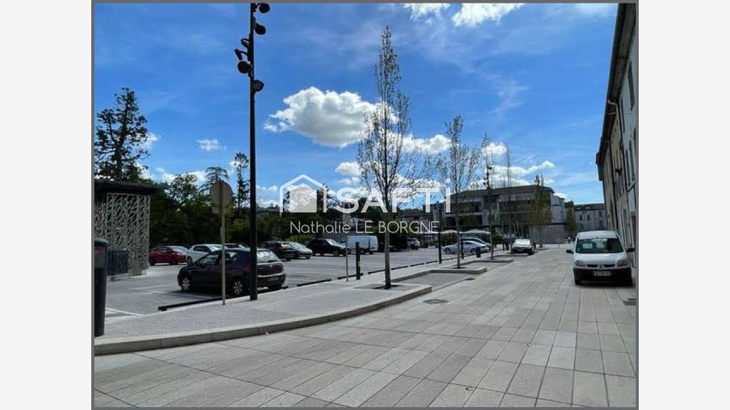 Local professionnel 33m² face au Jardin du Mail 